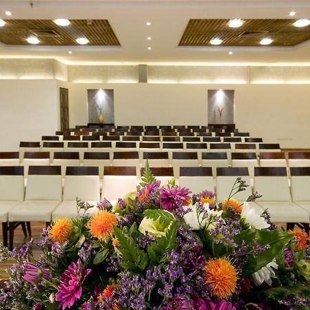 Arena Hotel By The Beach Bat Yam Buitenkant foto