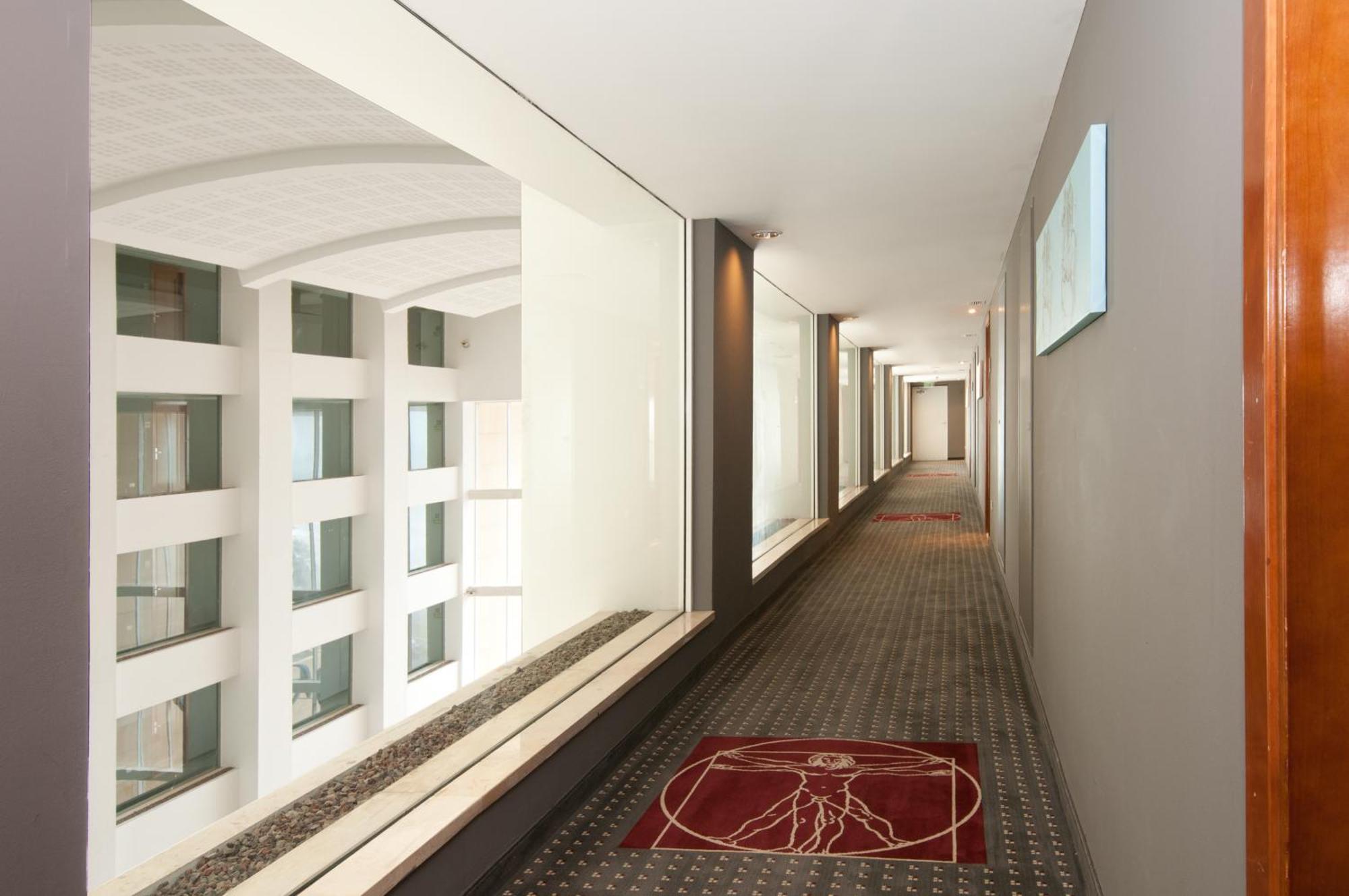 Arena Hotel By The Beach Bat Yam Buitenkant foto