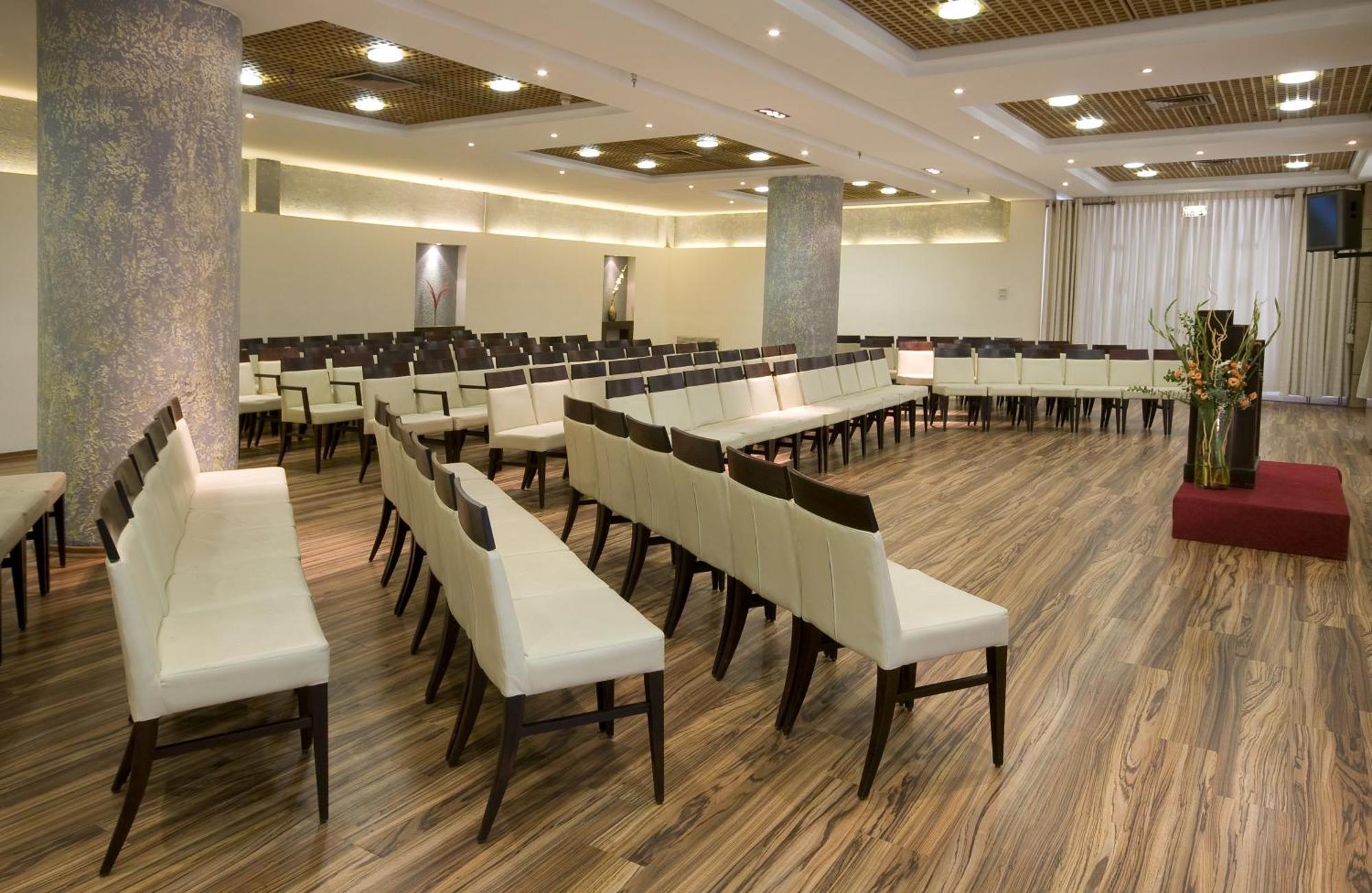 Arena Hotel By The Beach Bat Yam Buitenkant foto